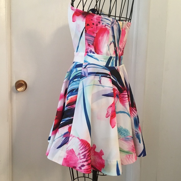 Tropical Floral Strapless Mini Dress - Picture 3 of 6